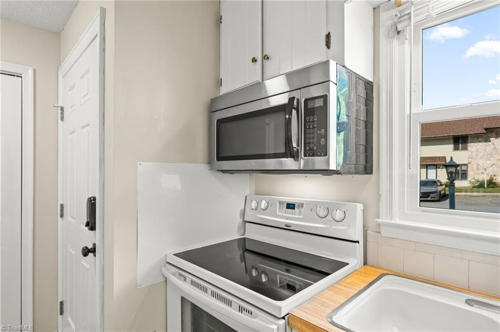 Stick/Site Built at 892 S Ridge Court, Winston-Salem NC 27107, photo 11 of 29