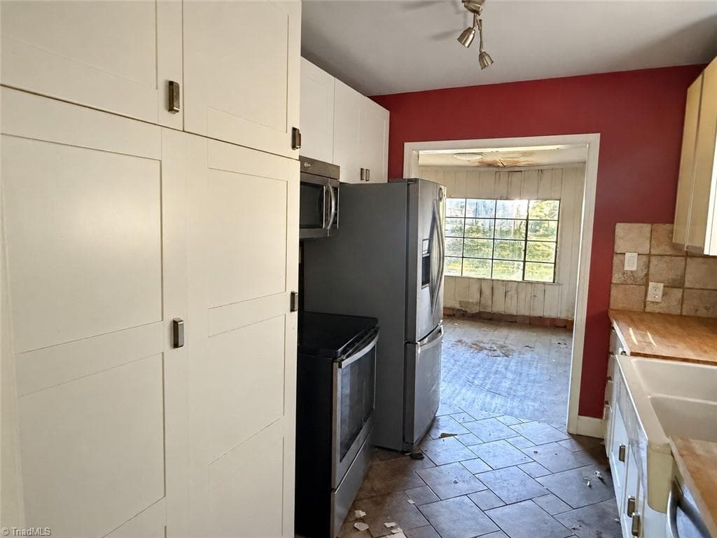 Stick/Site Built at 711 Magnolia Street, Winston-Salem NC 27103, photo 6 of 13