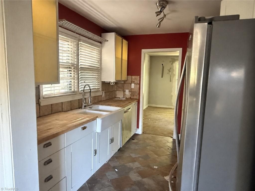Stick/Site Built at 711 Magnolia Street, Winston-Salem NC 27103, photo 5 of 13