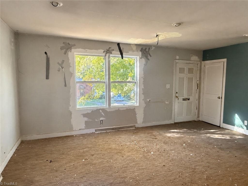 Stick/Site Built at 711 Magnolia Street, Winston-Salem NC 27103, photo 10 of 13