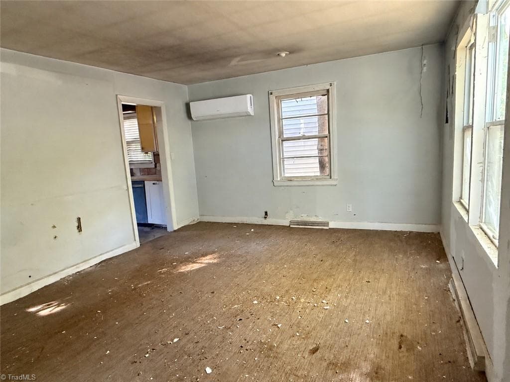 Stick/Site Built at 711 Magnolia Street, Winston-Salem NC 27103, photo 11 of 13