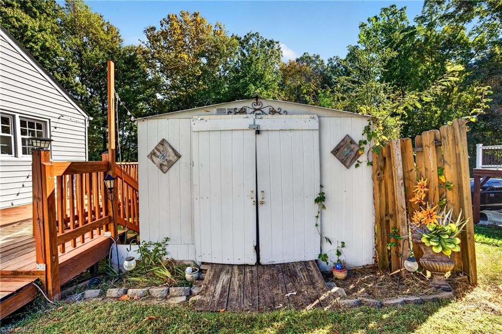 Stick/Site Built at 114 Bellevue Drive, High Point NC 27265, photo 23 of 28