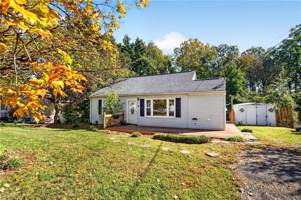 Stick/Site Built at 114 Bellevue Drive, High Point NC 27265, photo 2 of 28