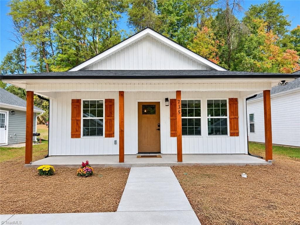 735 Meadowgreen Village Drive, Eden NC 27288
