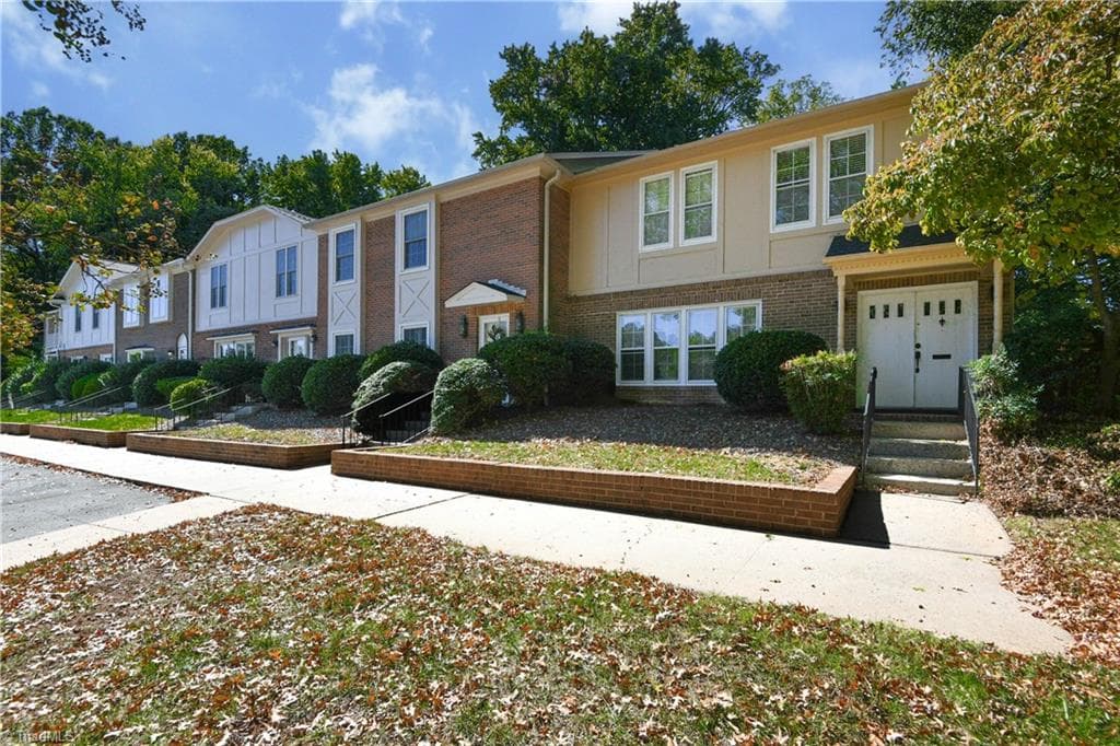 1 Fountain Manor Drive # F, Greensboro NC 27405