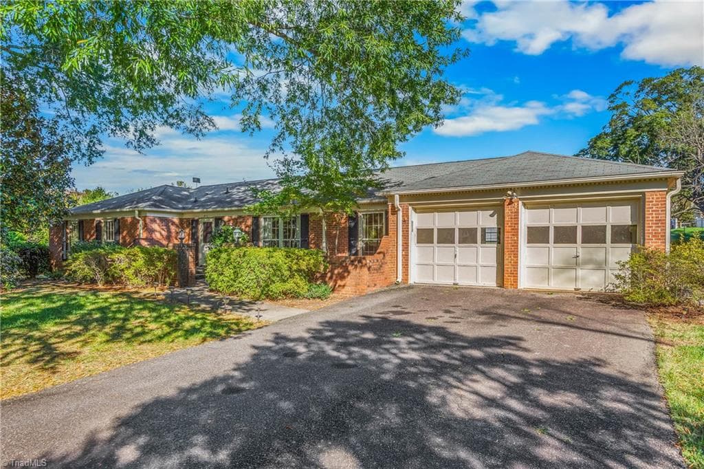 611 Burkeridge Court, Winston-Salem NC 27104