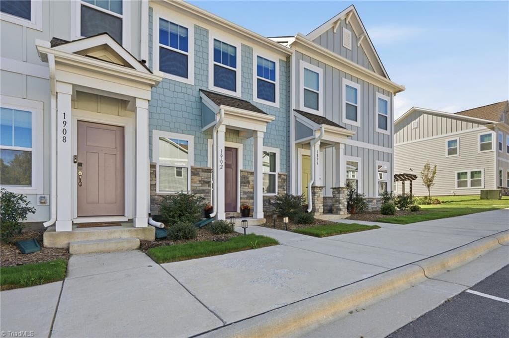 Stick/Site Built at 1902 Ardmore Commons Drive, Winston-Salem NC 27103, photo 10 of 39