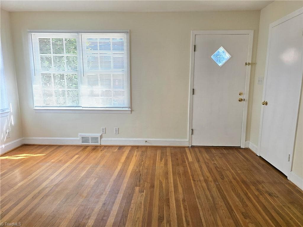 Duplex at 228 N Sunset Drive, Winston-Salem NC 27101, photo 2 of 19