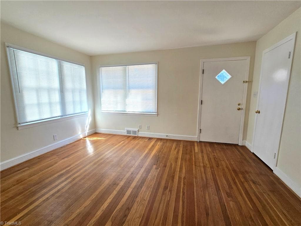 Duplex at 228 N Sunset Drive, Winston-Salem NC 27101, photo 3 of 19