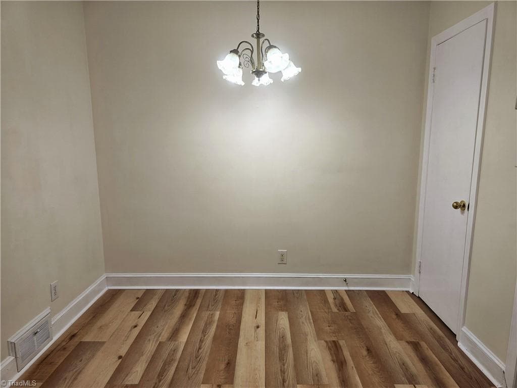 Duplex at 228 N Sunset Drive, Winston-Salem NC 27101, photo 5 of 19