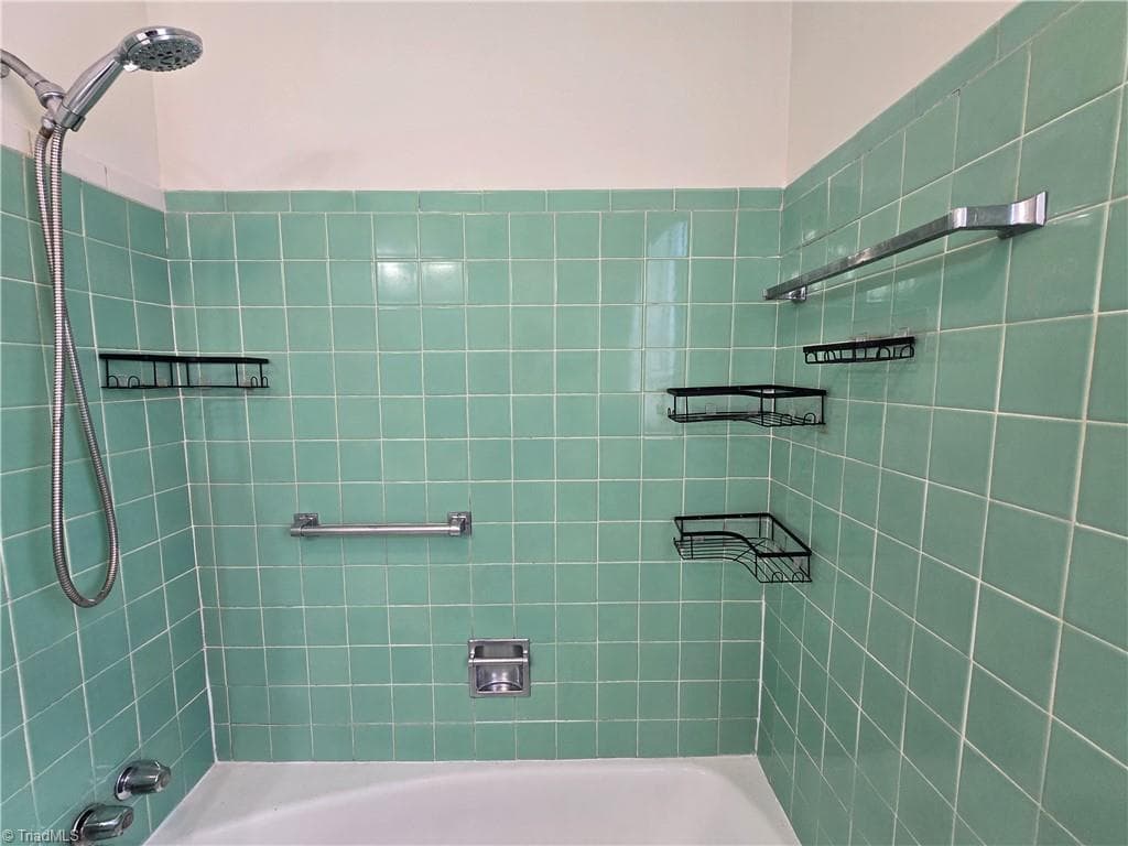 Duplex at 228 N Sunset Drive, Winston-Salem NC 27101, photo 14 of 19