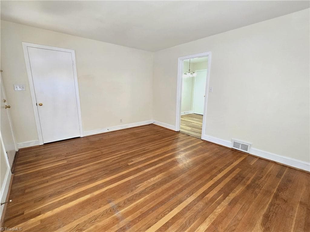 Duplex at 228 N Sunset Drive, Winston-Salem NC 27101, photo 4 of 19