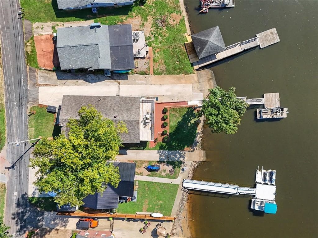 Stick/Site Built at 414 Lakeshore Drive, Lexington NC 27292, photo 16 of 46