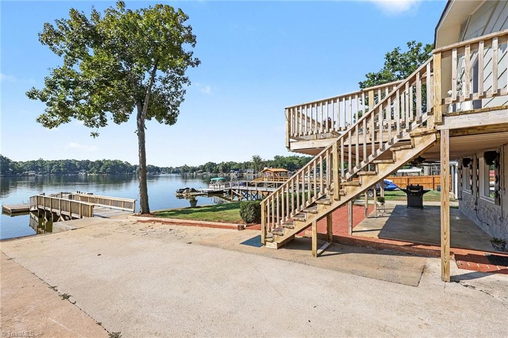 Stick/Site Built at 414 Lakeshore Drive, Lexington NC 27292, photo 10 of 46