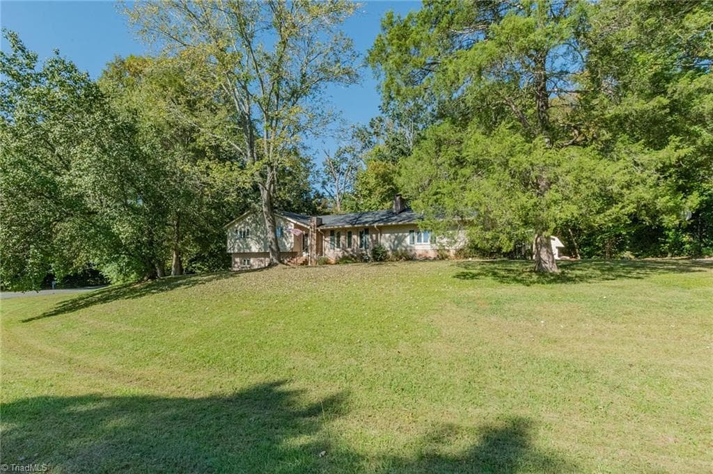 Stick/Site Built at 623 Cardinal Drive, Lexington NC 27292, photo 2 of 43