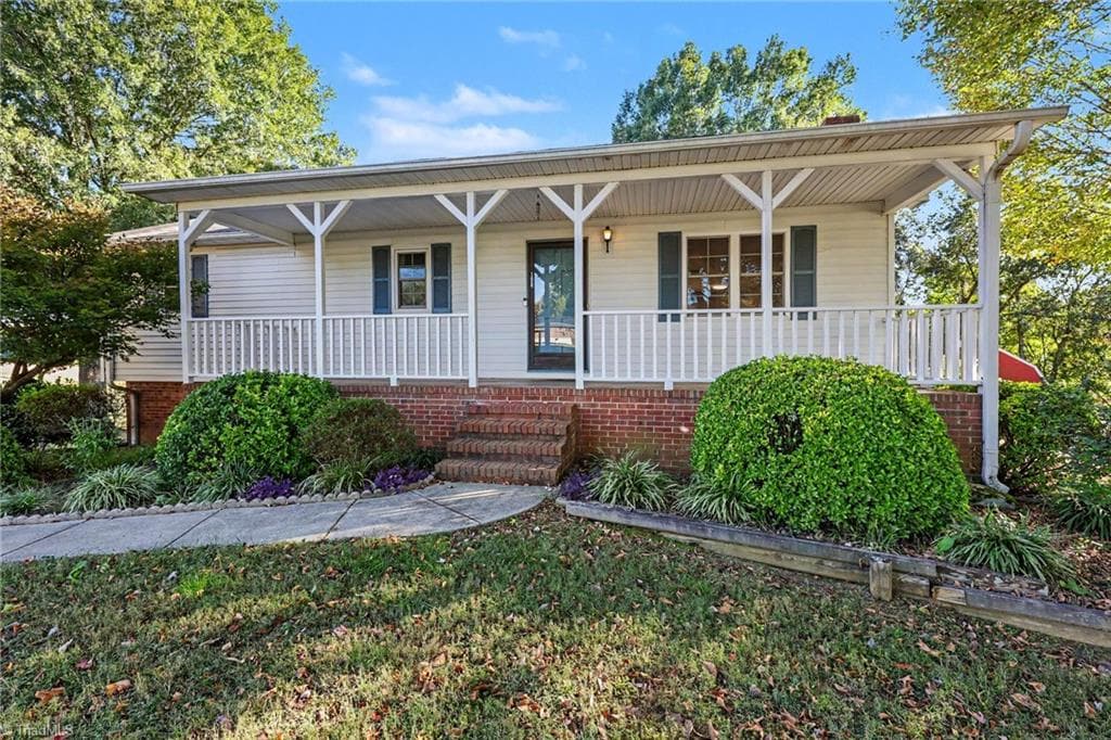 Stick/Site Built at 196 Wilmar Circle, Lexington NC 27295, photo 2 of 27
