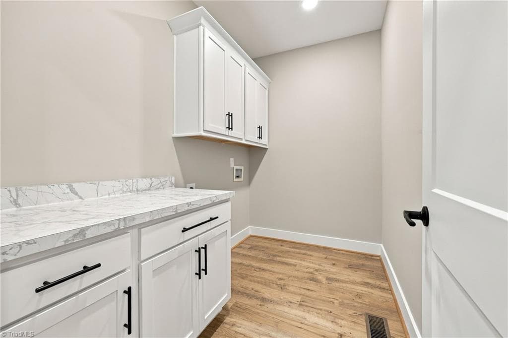 Stick/Site Built at 1368 Trafalgar Drive, High Point NC 27262, photo 20 of 50