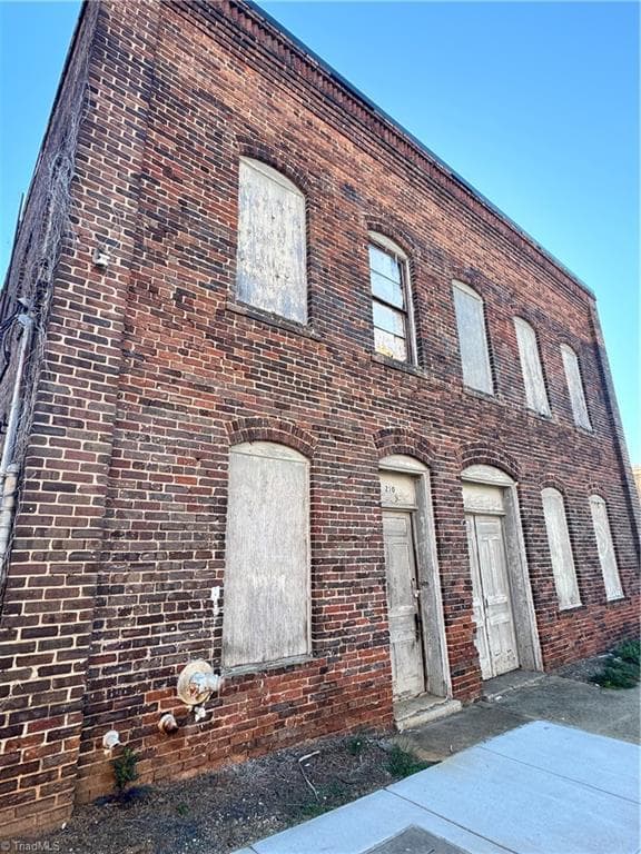 210 E 2nd Avenue, Lexington NC 27292