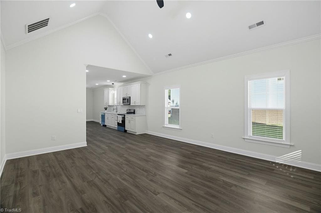 Stick/Site Built at 316 Pickett Place, High Point NC 27262, photo 6 of 33