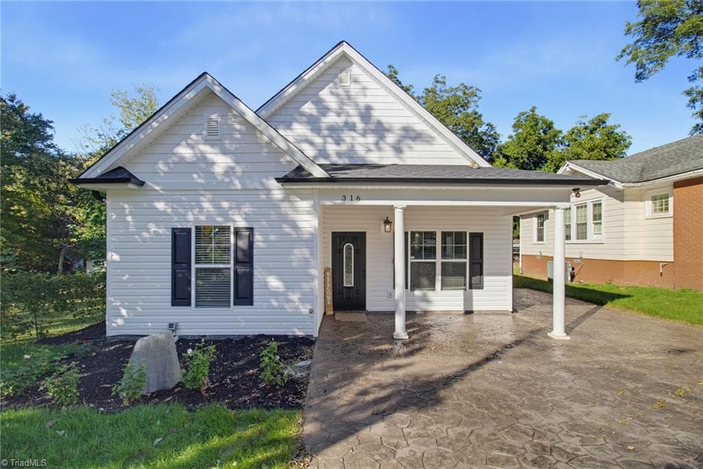 Stick/Site Built at 316 Pickett Place, High Point NC 27262, photo 3 of 33