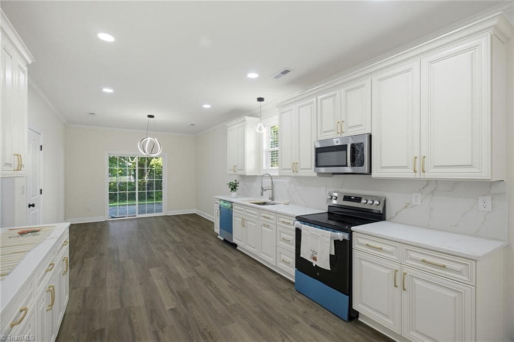 Stick/Site Built at 316 Pickett Place, High Point NC 27262, photo 11 of 33
