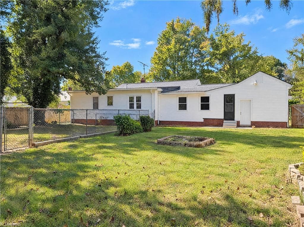 Stick/Site Built at 1208 Terrell Drive, High Point NC 27262, photo 5 of 17