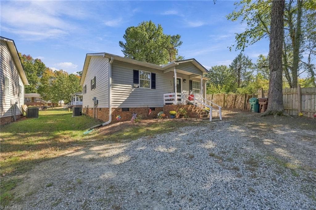 Stick/Site Built at 816 Cummins Street, High Point NC 27262, photo 2 of 39