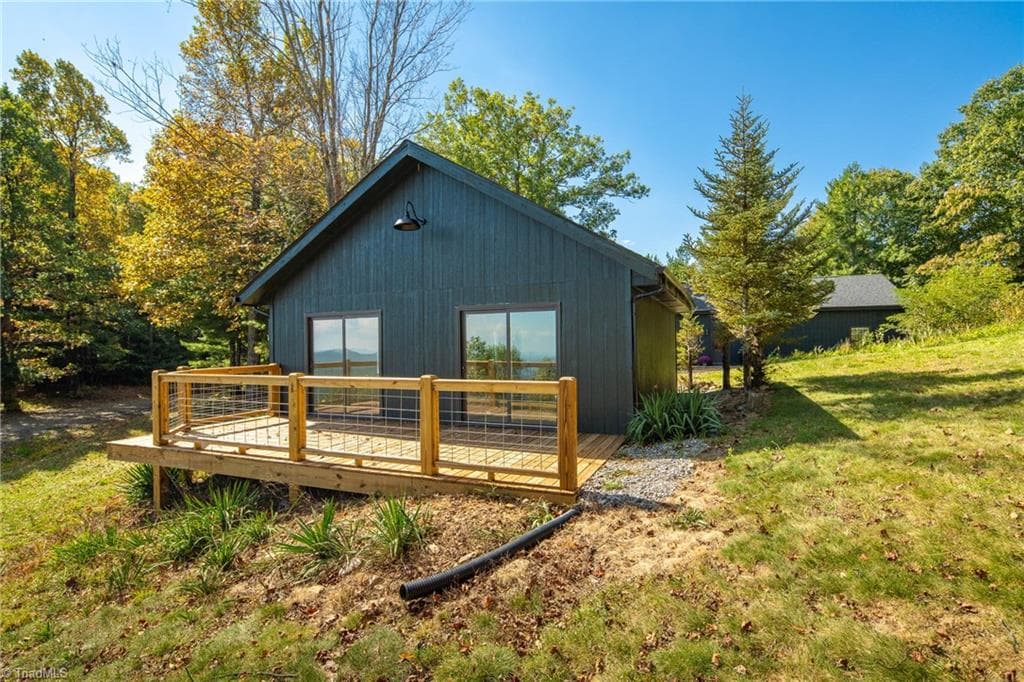 1138 Lump Road, Purlear NC 28665