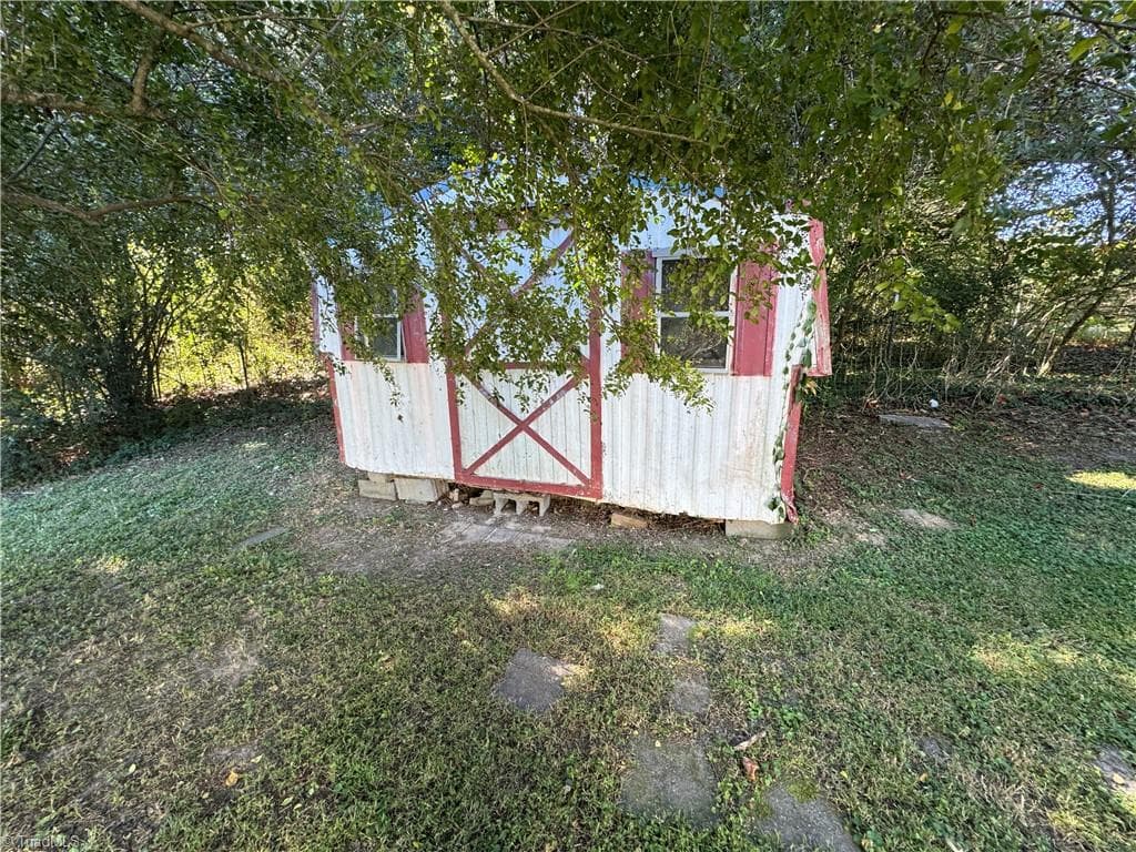 Manufactured Home at 302 Queens Way, Randleman NC 27317, photo 42 of 48