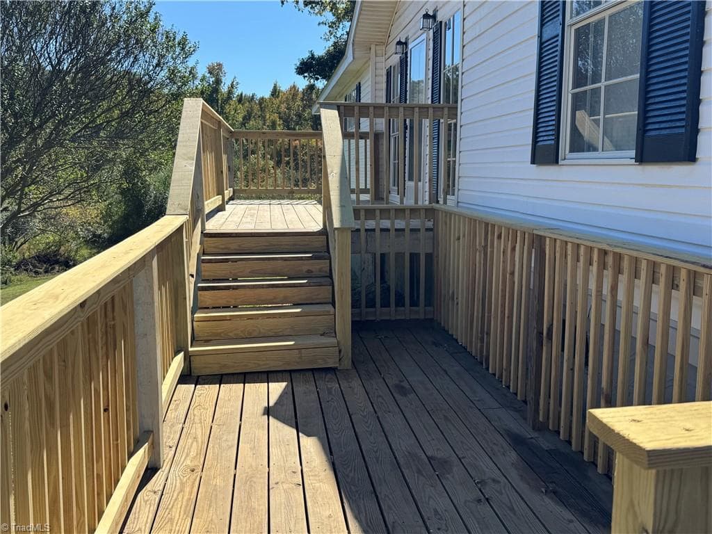 Manufactured Home at 302 Queens Way, Randleman NC 27317, photo 5 of 48