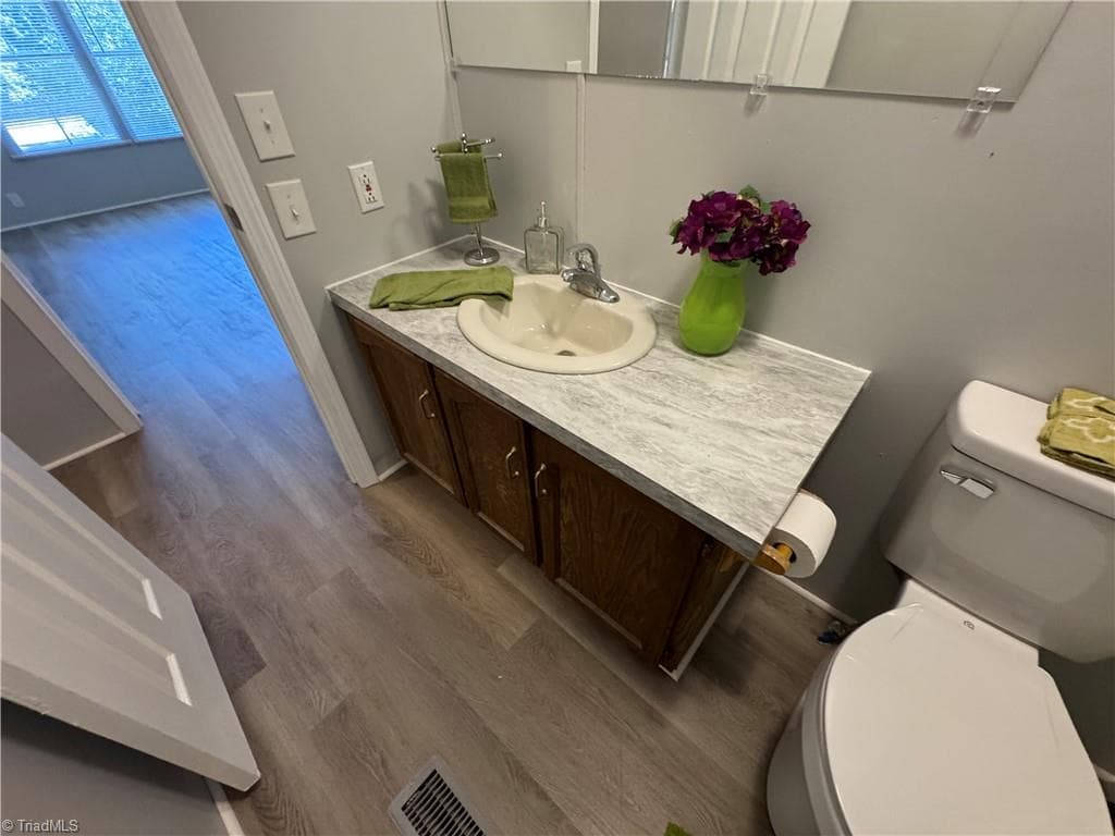 Manufactured Home at 302 Queens Way, Randleman NC 27317, photo 34 of 48
