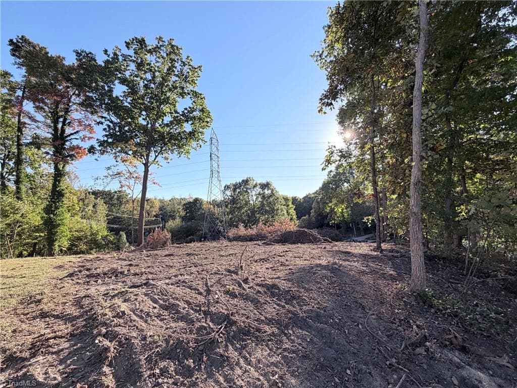 Single Family Residence at 1104 Sweetbriar Road, High Point NC 27262, photo 2 of 5