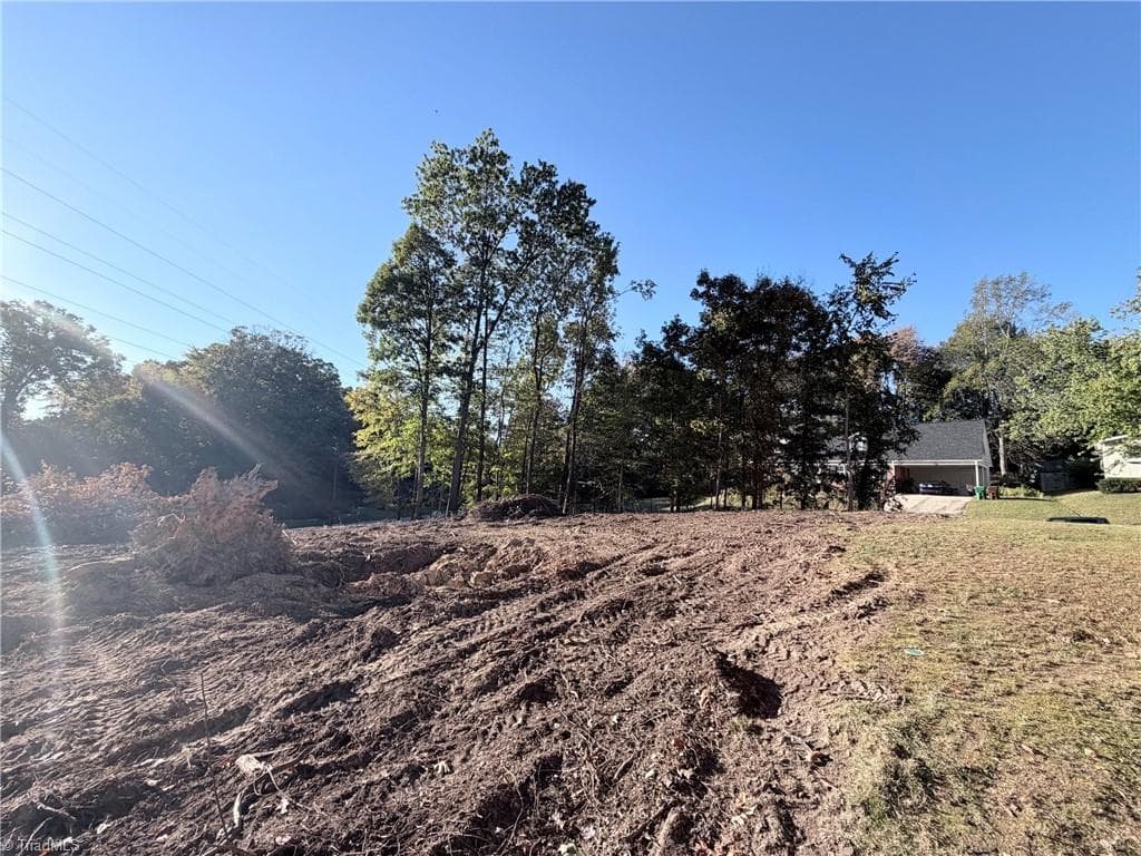 Single Family Residence at 1104 Sweetbriar Road, High Point NC 27262, photo 3 of 5