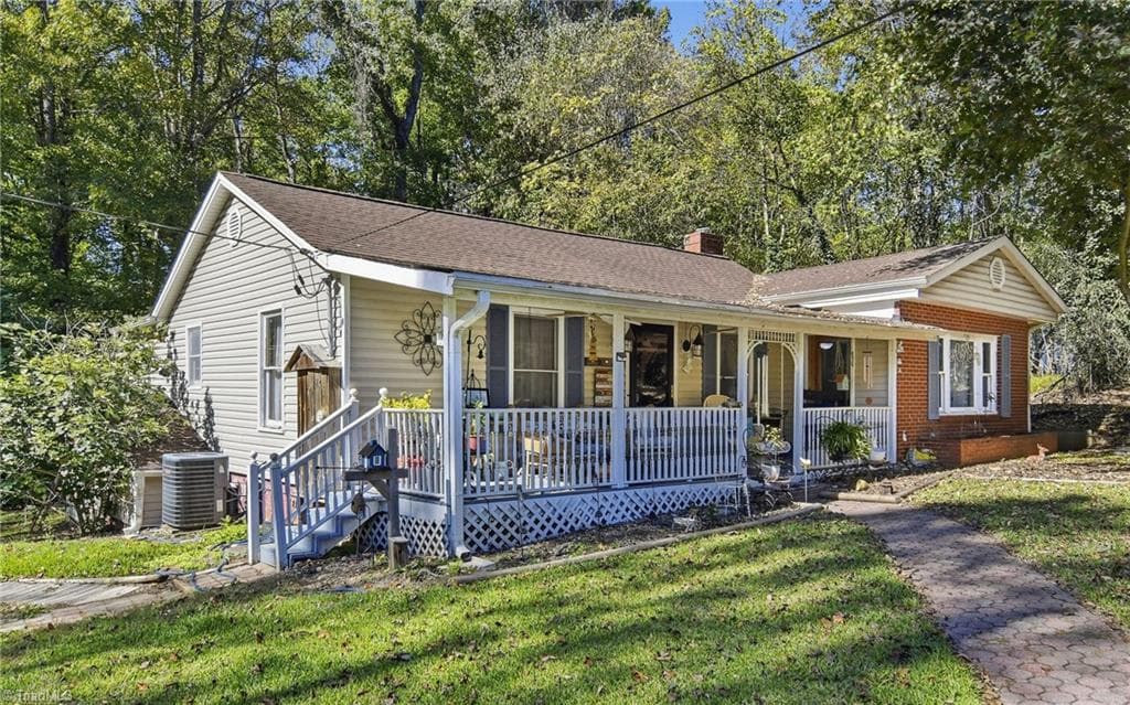 Stick/Site Built at 555 N BUNKER HILL Road, Oak Ridge NC 27310, photo 2 of 26