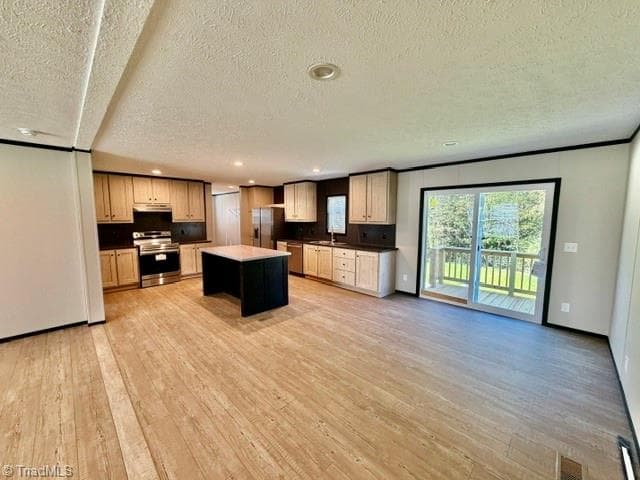 Manufactured Home at 610 Tom Barber Road, Cleveland NC 27013, photo 2 of 14
