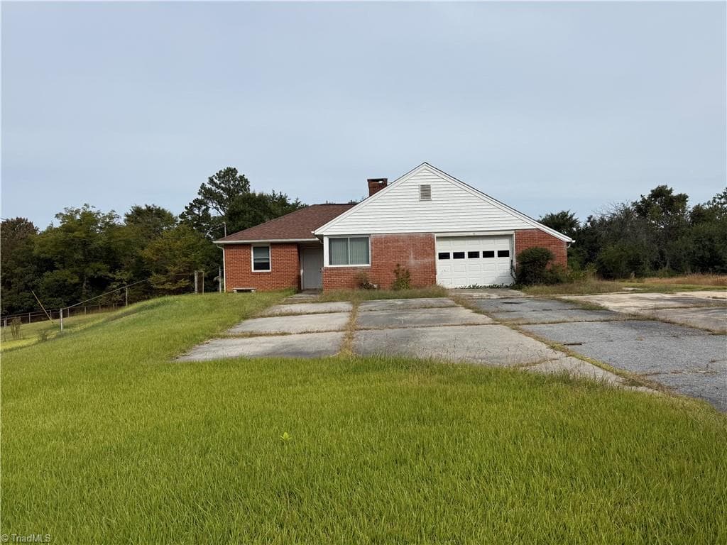 Stick/Site Built at 1660 W Lexington Avenue, High Point NC 27262, photo 2 of 24