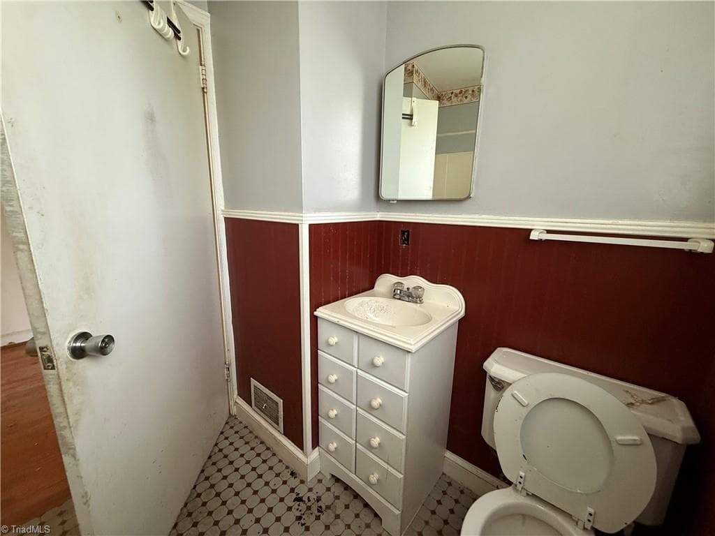 Stick/Site Built at 1660 W Lexington Avenue, High Point NC 27262, photo 7 of 24