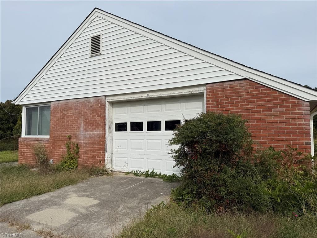 Stick/Site Built at 1660 W Lexington Avenue, High Point NC 27262, photo 3 of 24