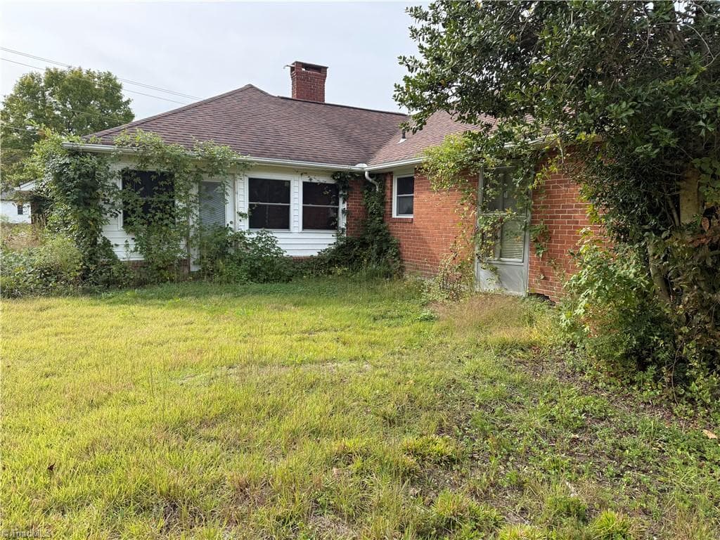Stick/Site Built at 1660 W Lexington Avenue, High Point NC 27262, photo 5 of 24