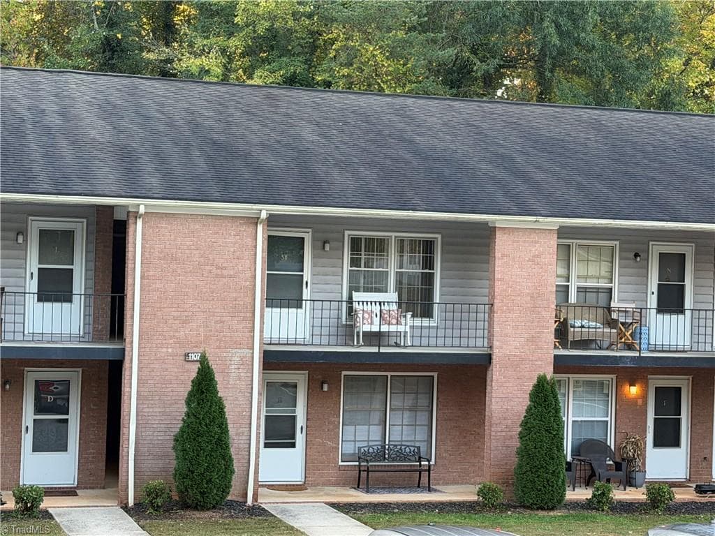 1107 Robin Hood Road # M, High Point NC 27262