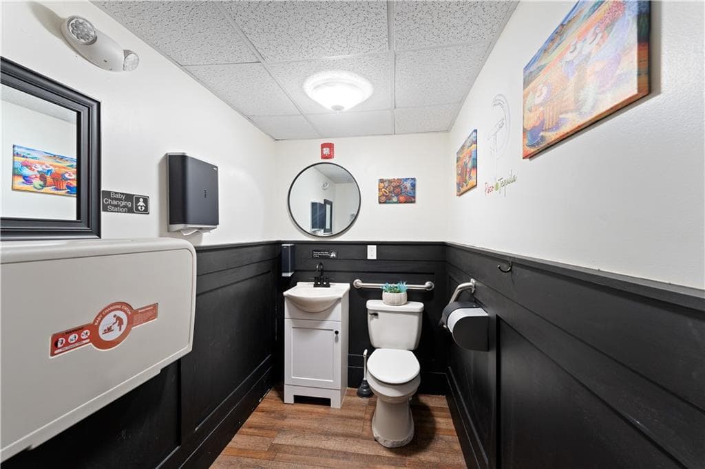 Commercial at 382 Thames Street, Bristol, photo 23 of 46