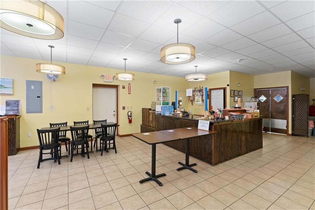 Commercial at 382 Thames Street, Bristol, photo 27 of 46