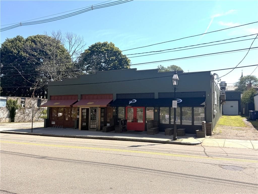 Commercial at 382 Thames Street, Bristol, photo 2 of 46