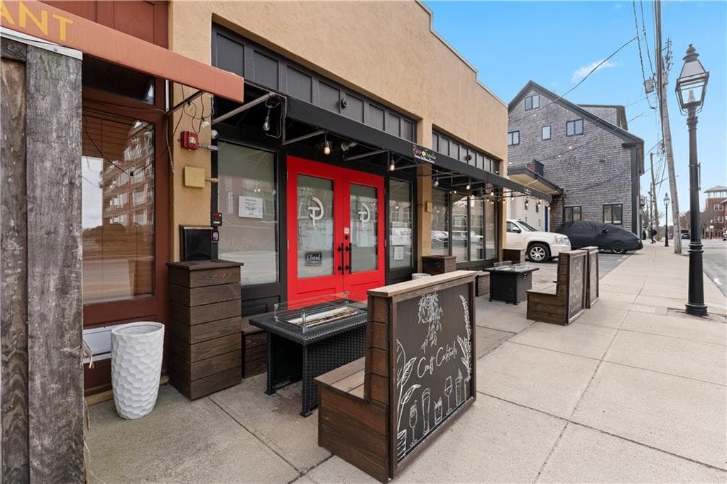 Commercial at 382 Thames Street, Bristol, photo 3 of 46