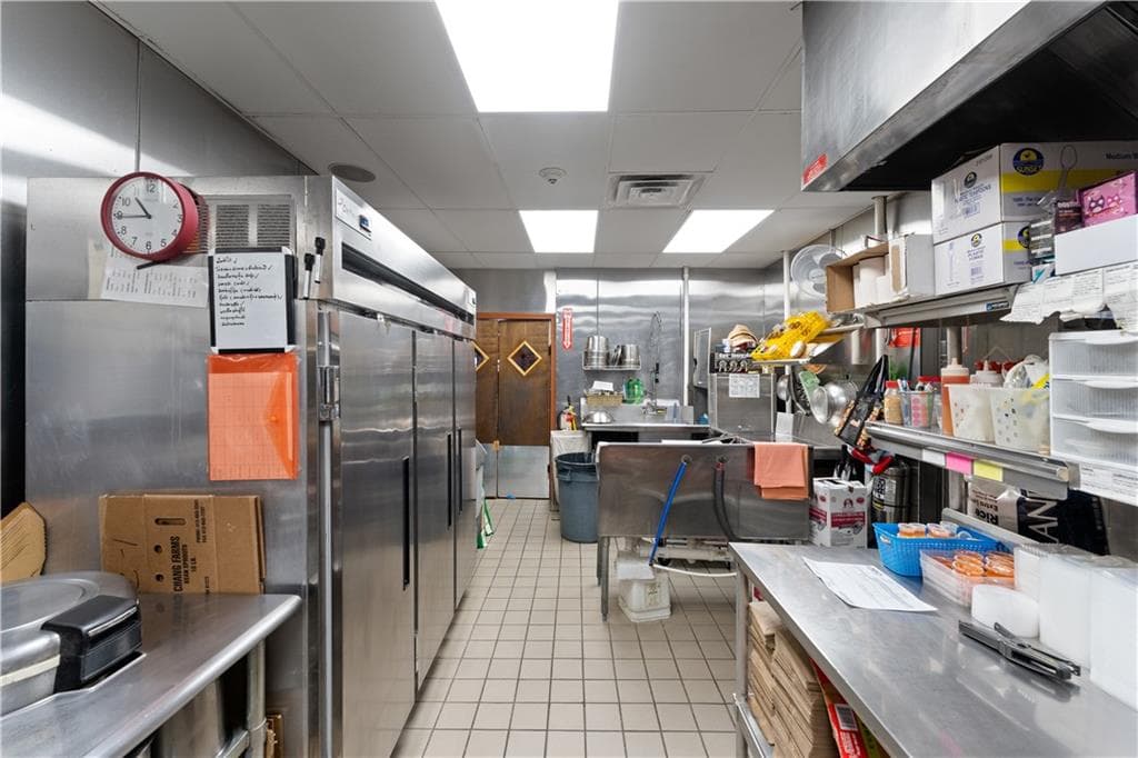 Commercial at 382 Thames Street, Bristol, photo 32 of 46