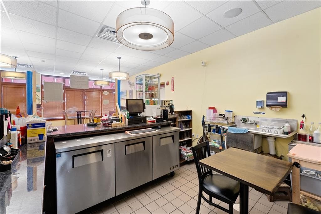 Commercial at 382 Thames Street, Bristol, photo 33 of 46