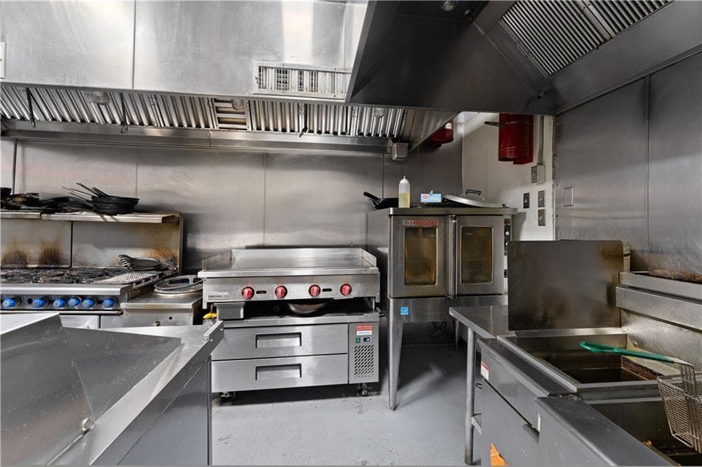 Commercial at 382 Thames Street, Bristol, photo 18 of 46