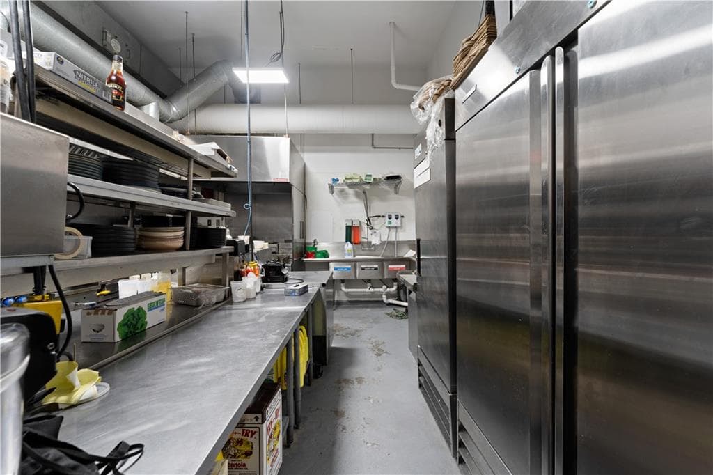 Commercial at 382 Thames Street, Bristol, photo 19 of 46