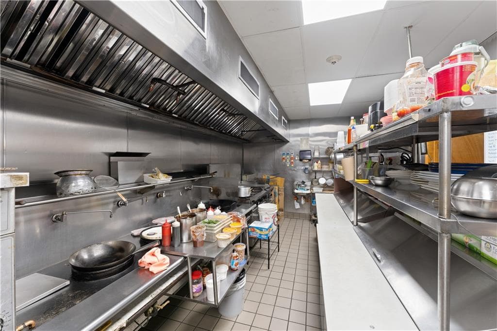 Commercial at 382 Thames Street, Bristol, photo 31 of 46