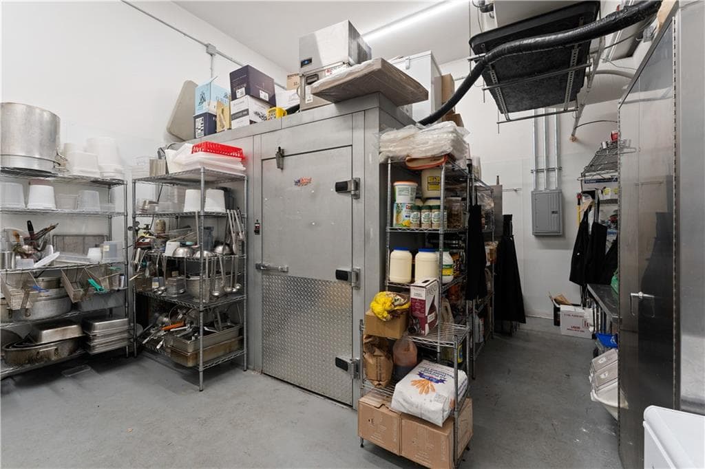 Commercial at 382 Thames Street, Bristol, photo 21 of 46